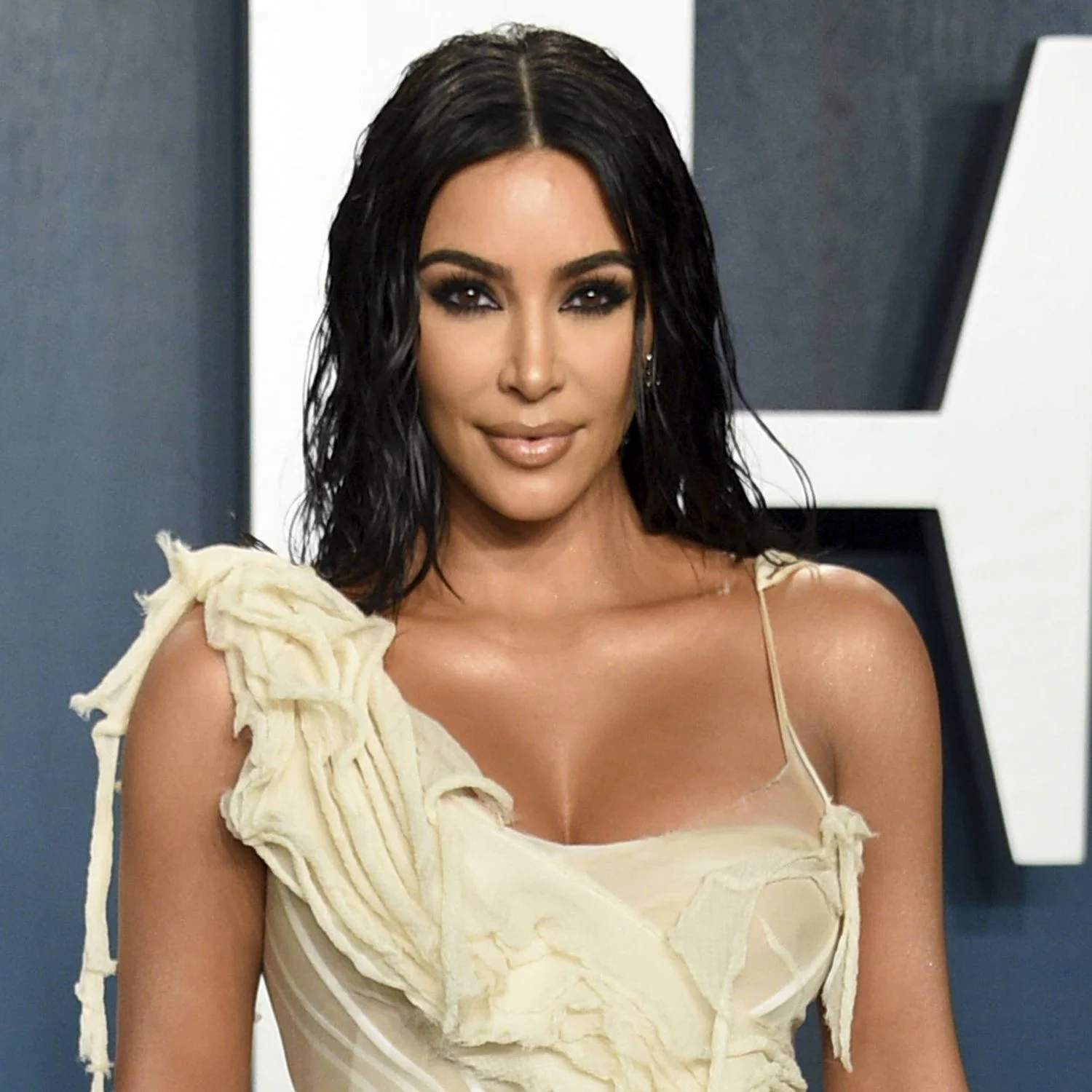 Kim Kardashian: Biography, Family, Age, Boyfriend, Careers, Net Worth